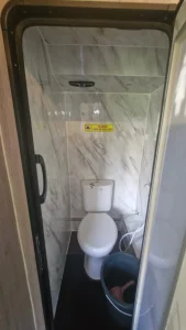 Fasilitas Toilet Big Bus