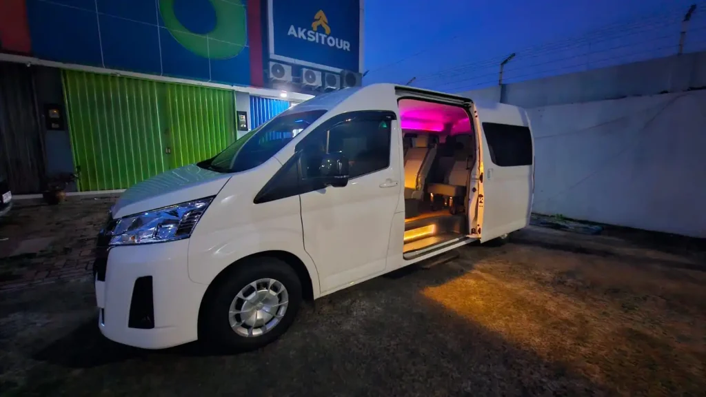 Sewa Hiace untuk Kantor dan Keluarga